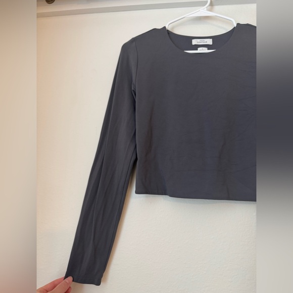 Aritzia Contour Crew Longsleeve in Grey- Large - Picture 4 of 10